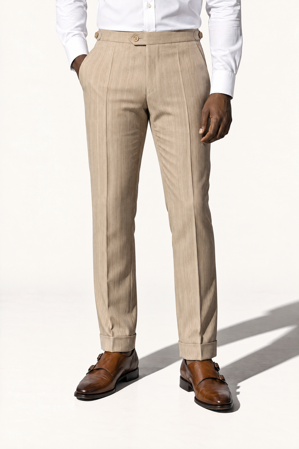 Tuscany DB Sand Banda Suit — pantalon op model, vooraanzicht