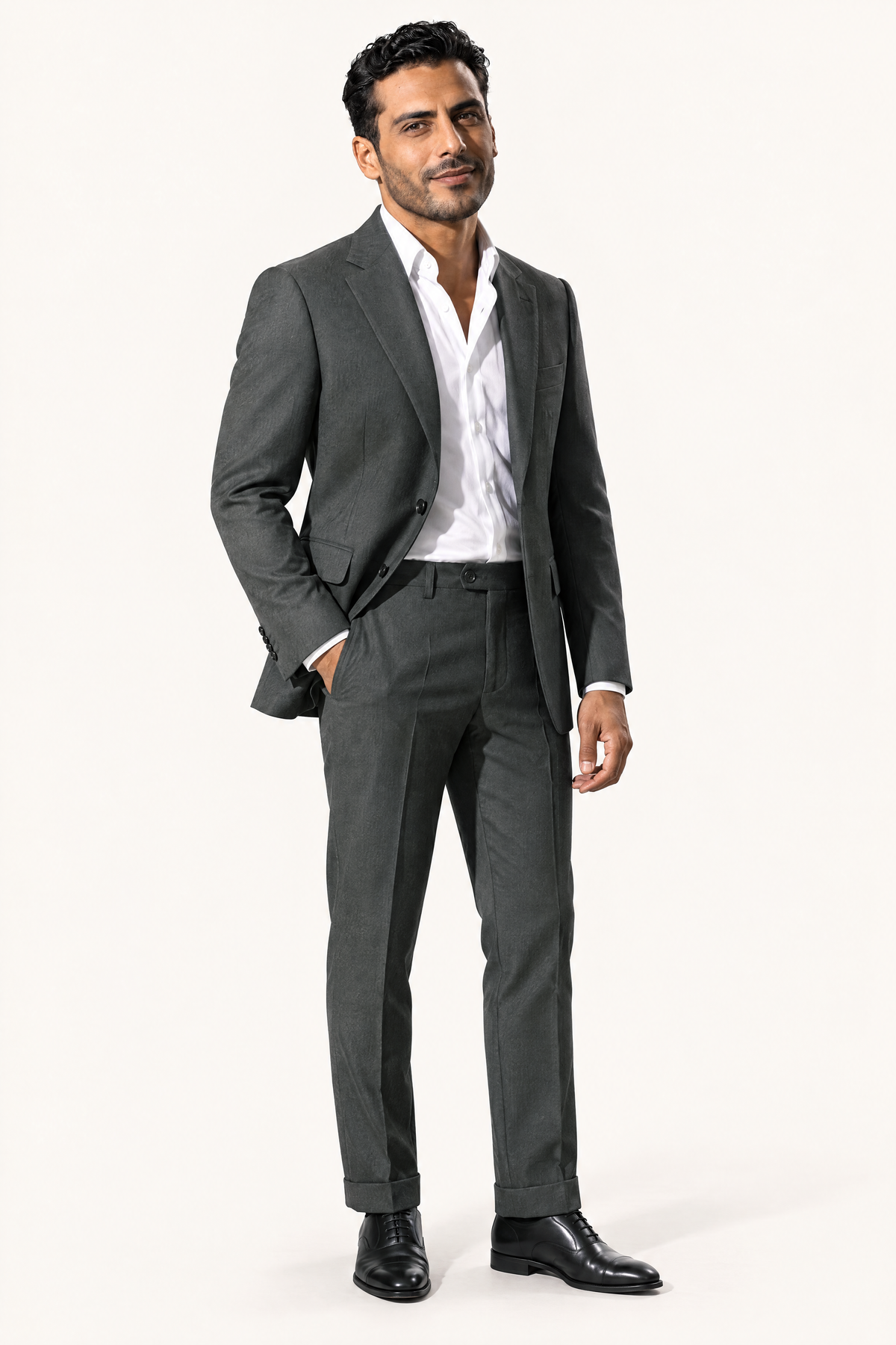 Tuscany Grey Suit — volledig pak op model, vooraanzicht