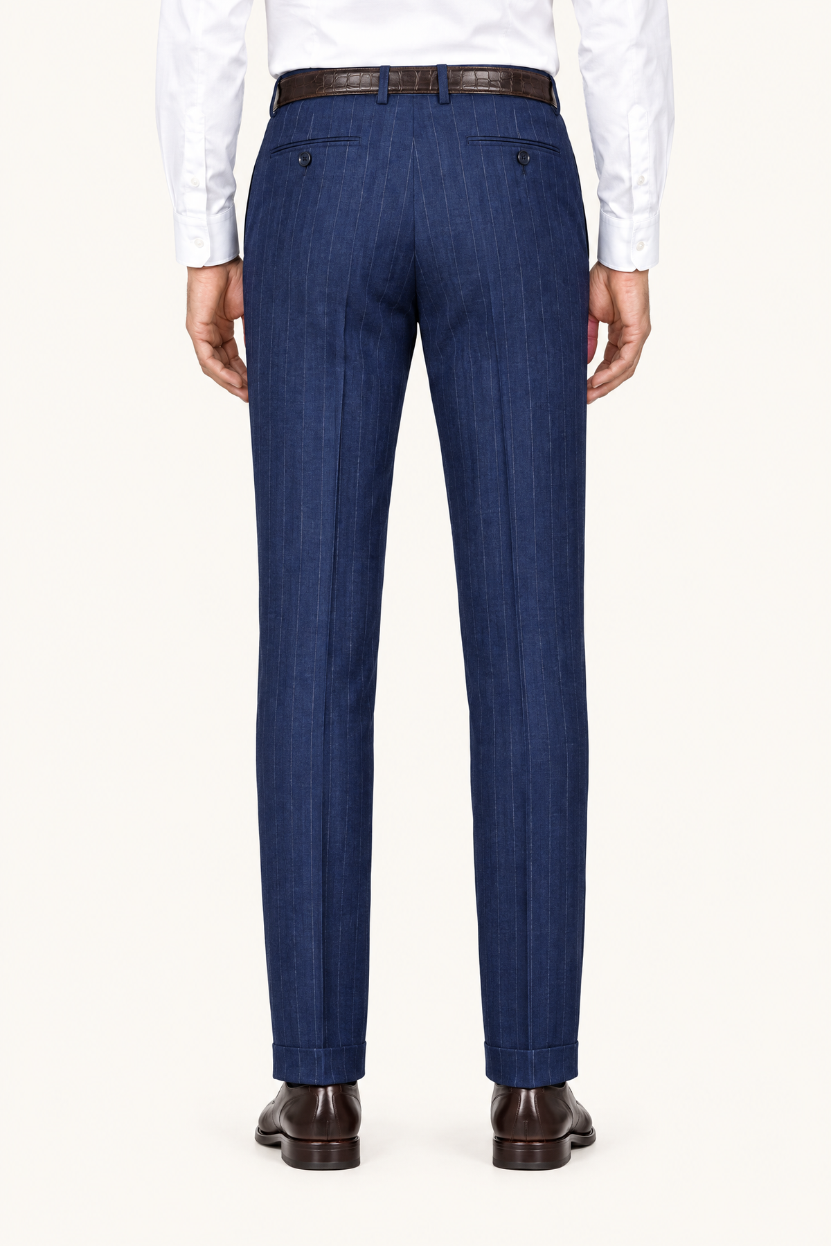 Tuscany Navy Blue Banda Suit — pantalon op model, achteraanzicht