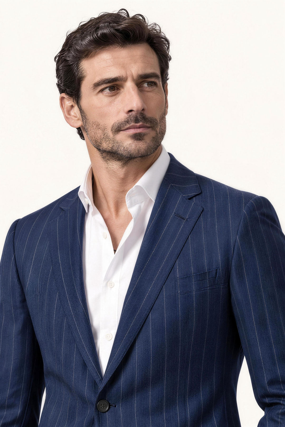 Tuscany Navy Blue Banda Suit — colbert op model, detail bovenlichaam
