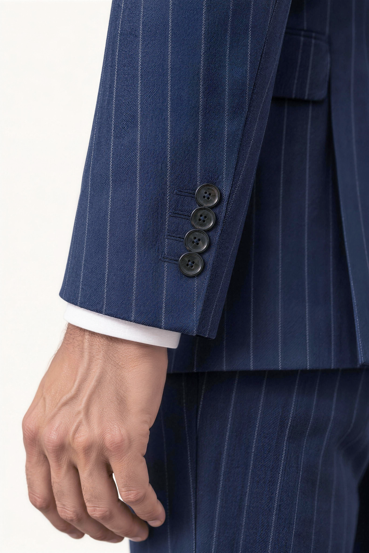 Tuscany Navy Blue Banda Suit — mouwafwerking met kissing buttons