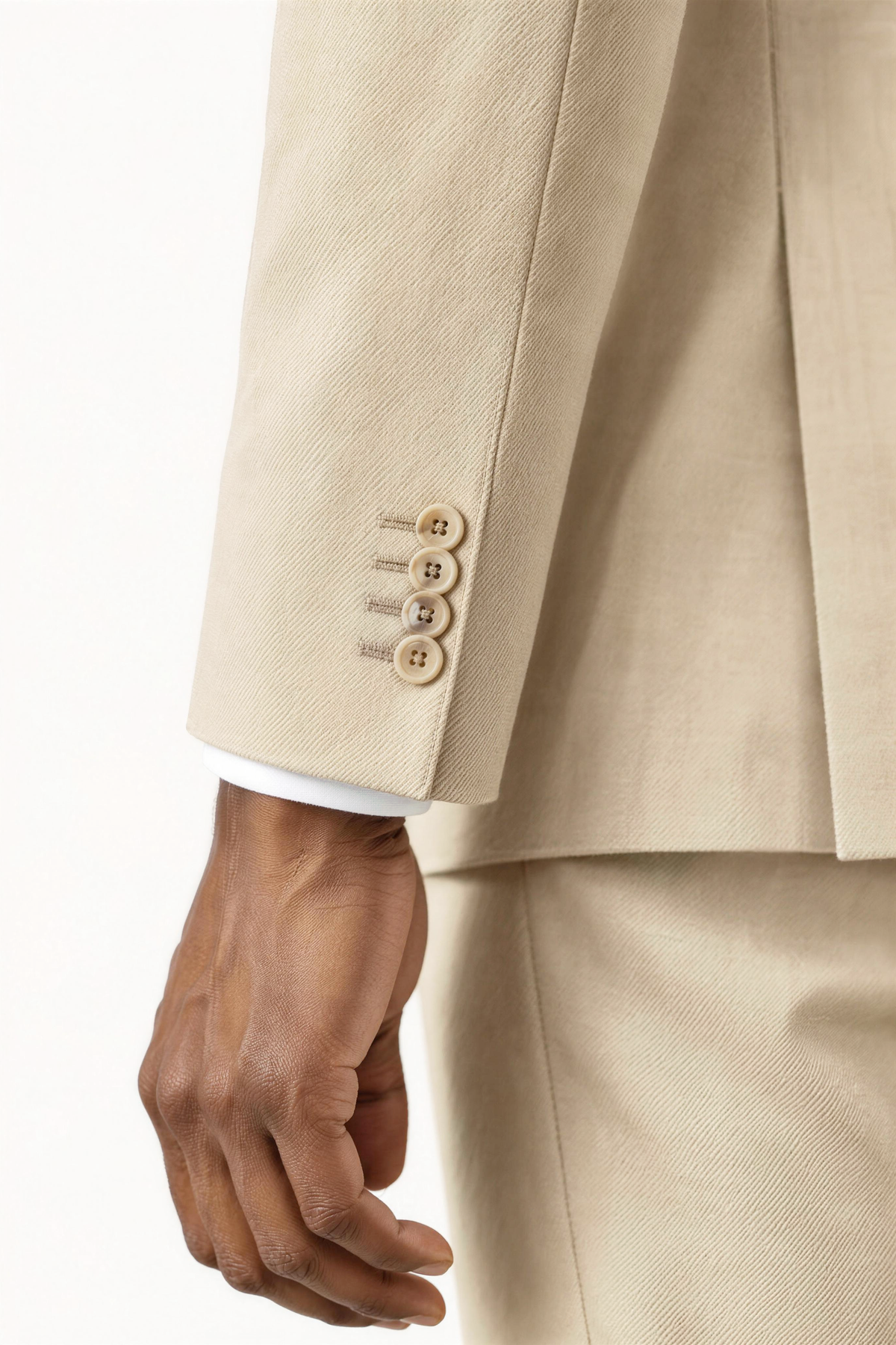 Tuscany Sand Suit — mouwafwerking met kissing buttons