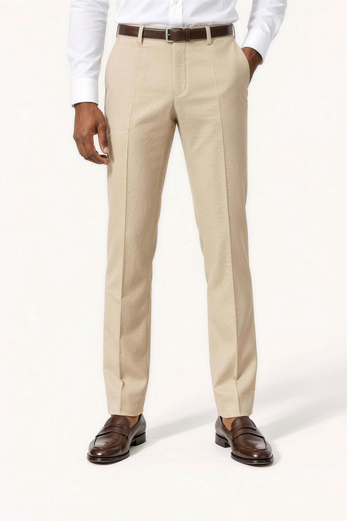 Tuscany Sand Suit — pantalon op model, vooraanzicht