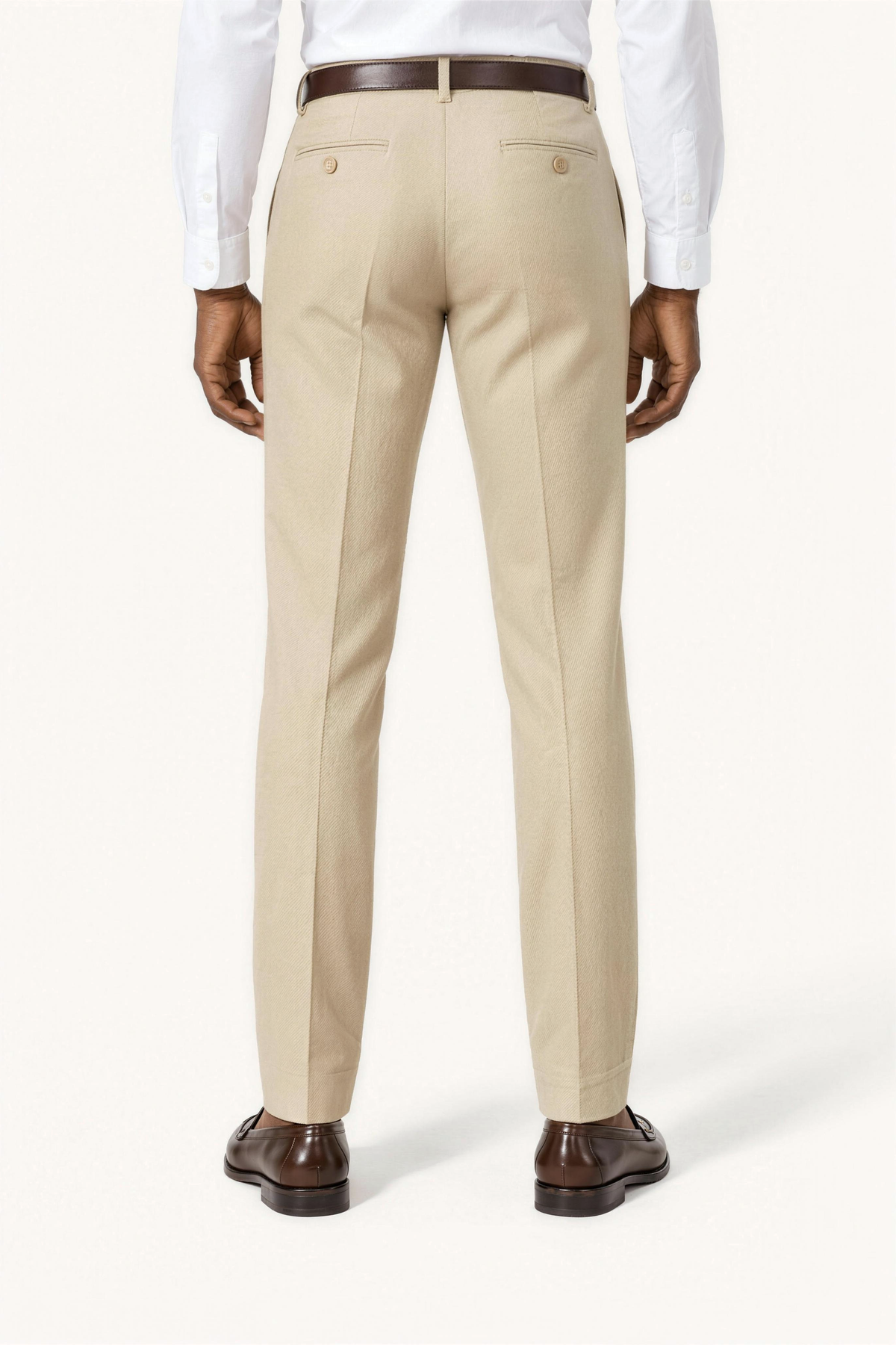 Tuscany Sand Suit — pantalon op model, achteraanzicht