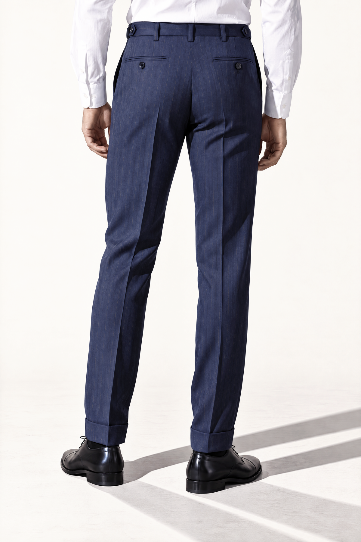 Tuscany DB Dark Blue Banda Suit — pantalon op model, achteraanzicht