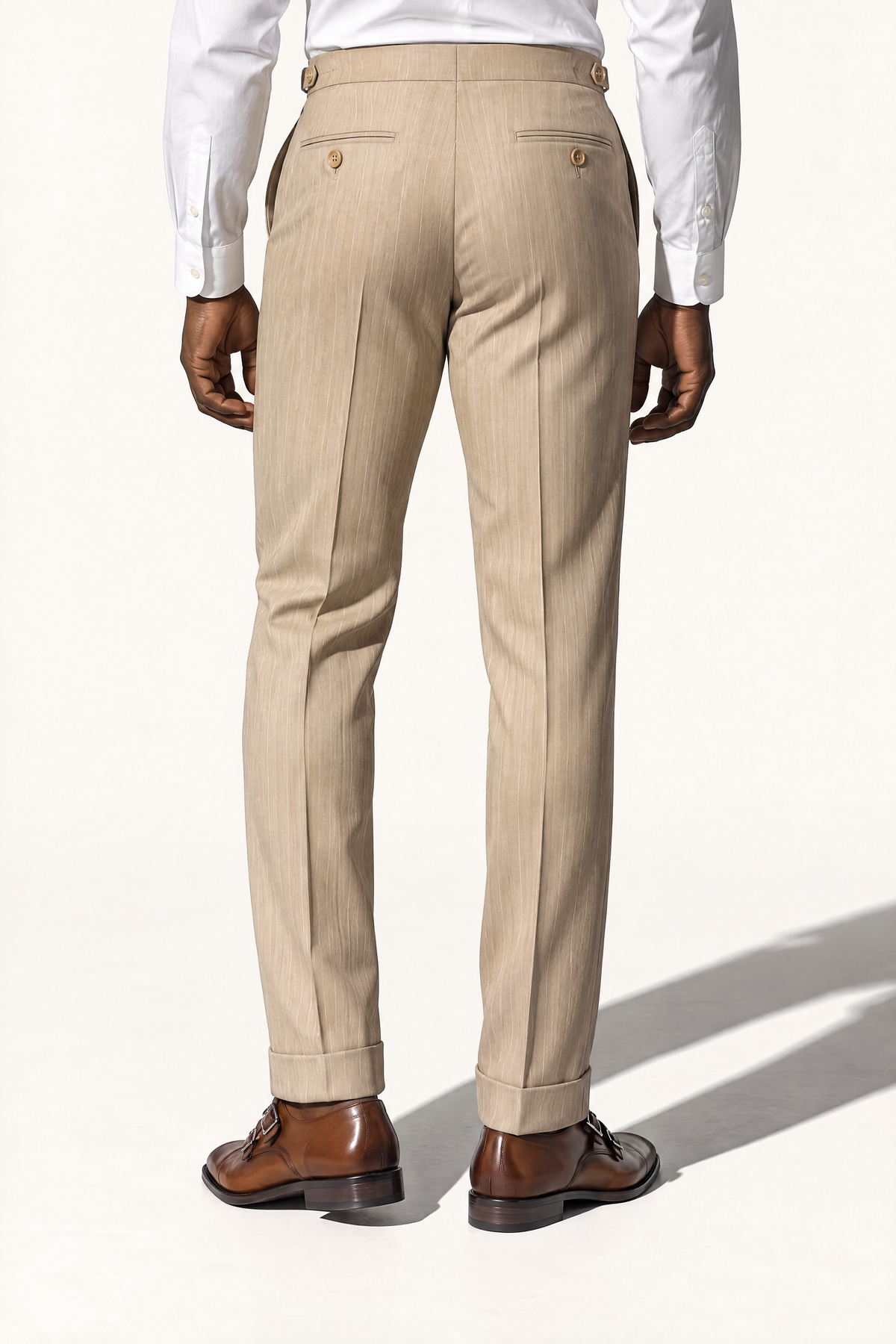 Tuscany DB Sand Banda Suit — pantalon op model, achteraanzicht