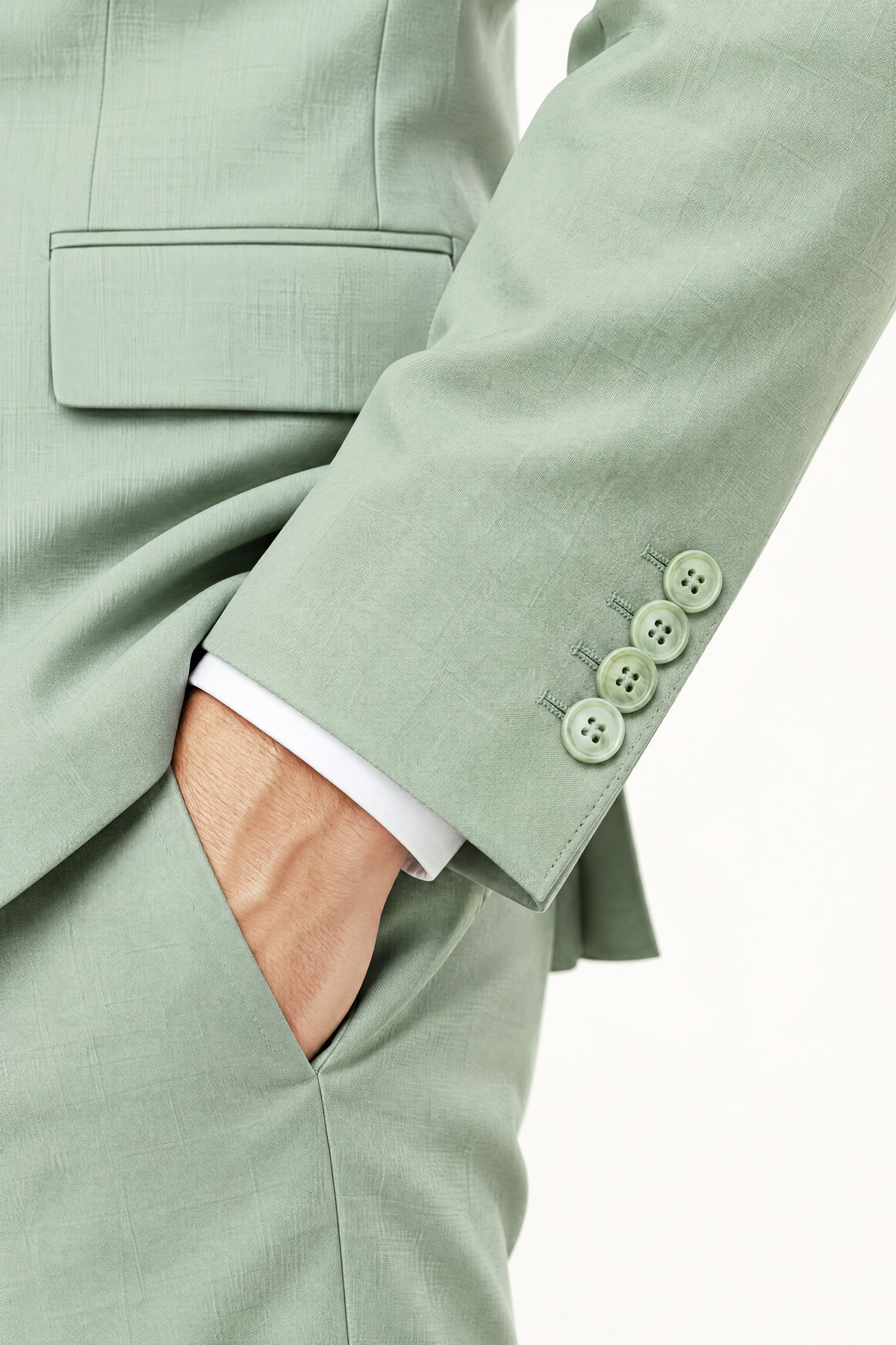 Tuscany Green Suit — mouwafwerking met kissing buttons