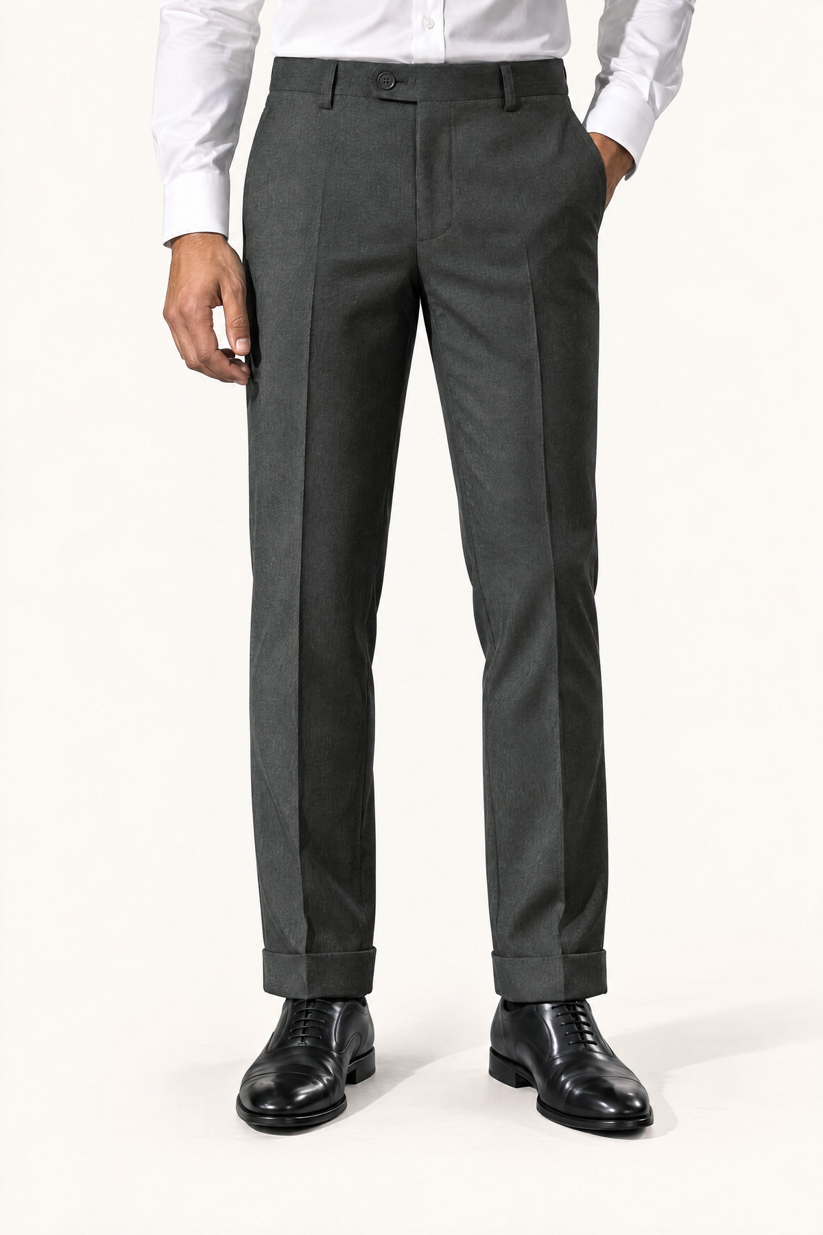 Tuscany Grey Suit — pantalon op model, vooraanzicht