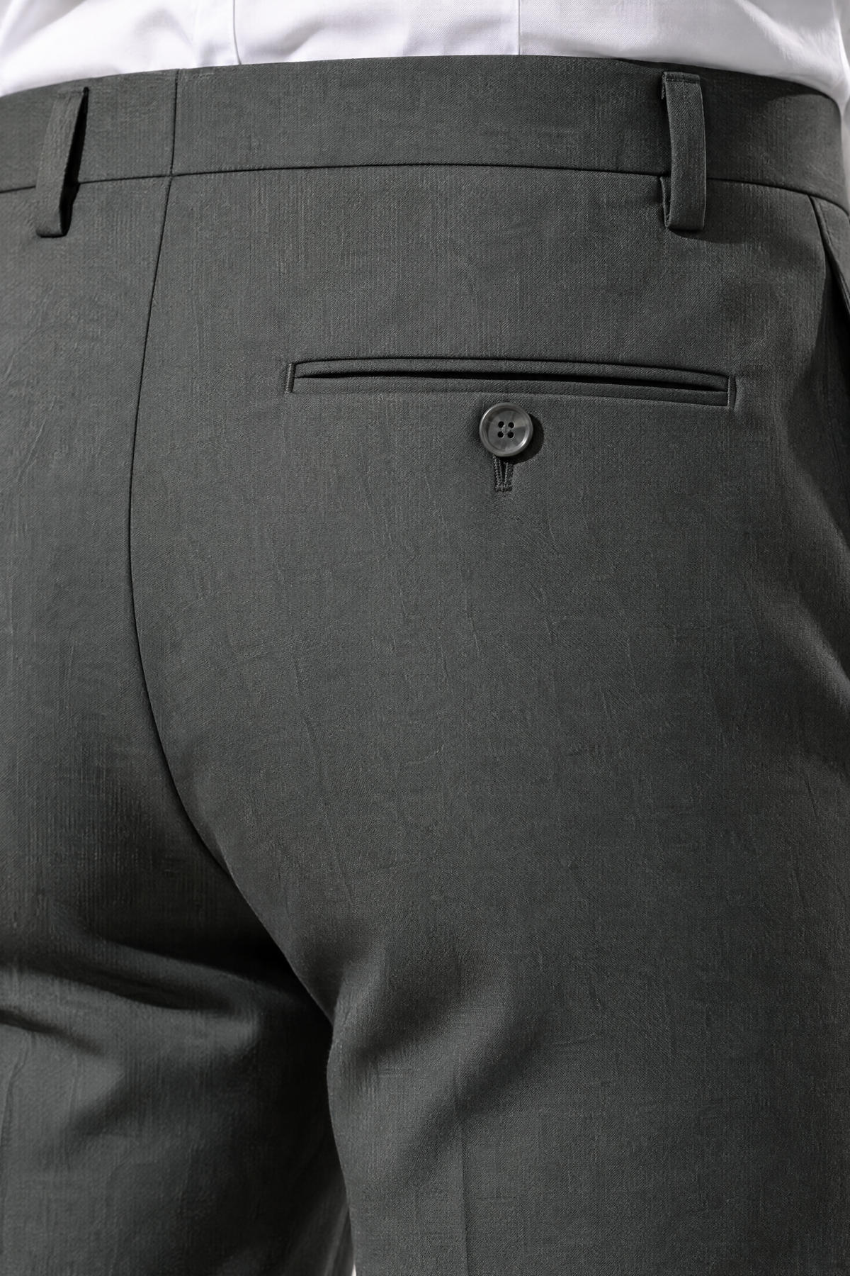 Tuscany Grey Suit — paspelzak achterzijde pantalon