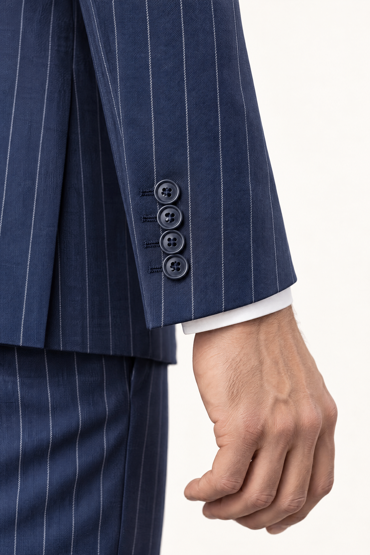 Tuscany Navy Blue Banda Suit — mouwafwerking met kissing buttons