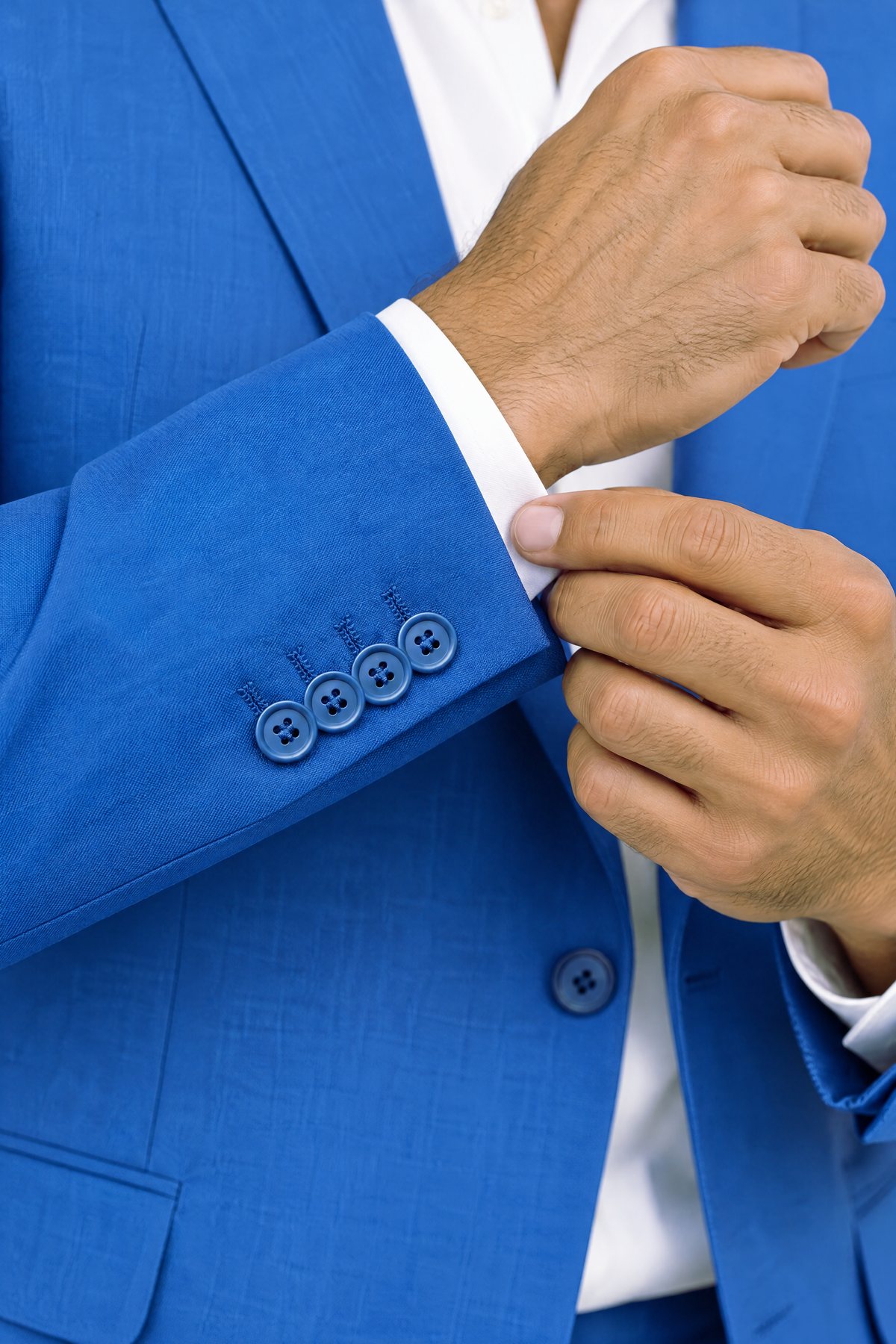 Tuscany Royal Blue Suit — mouwafwerking met kissing buttons