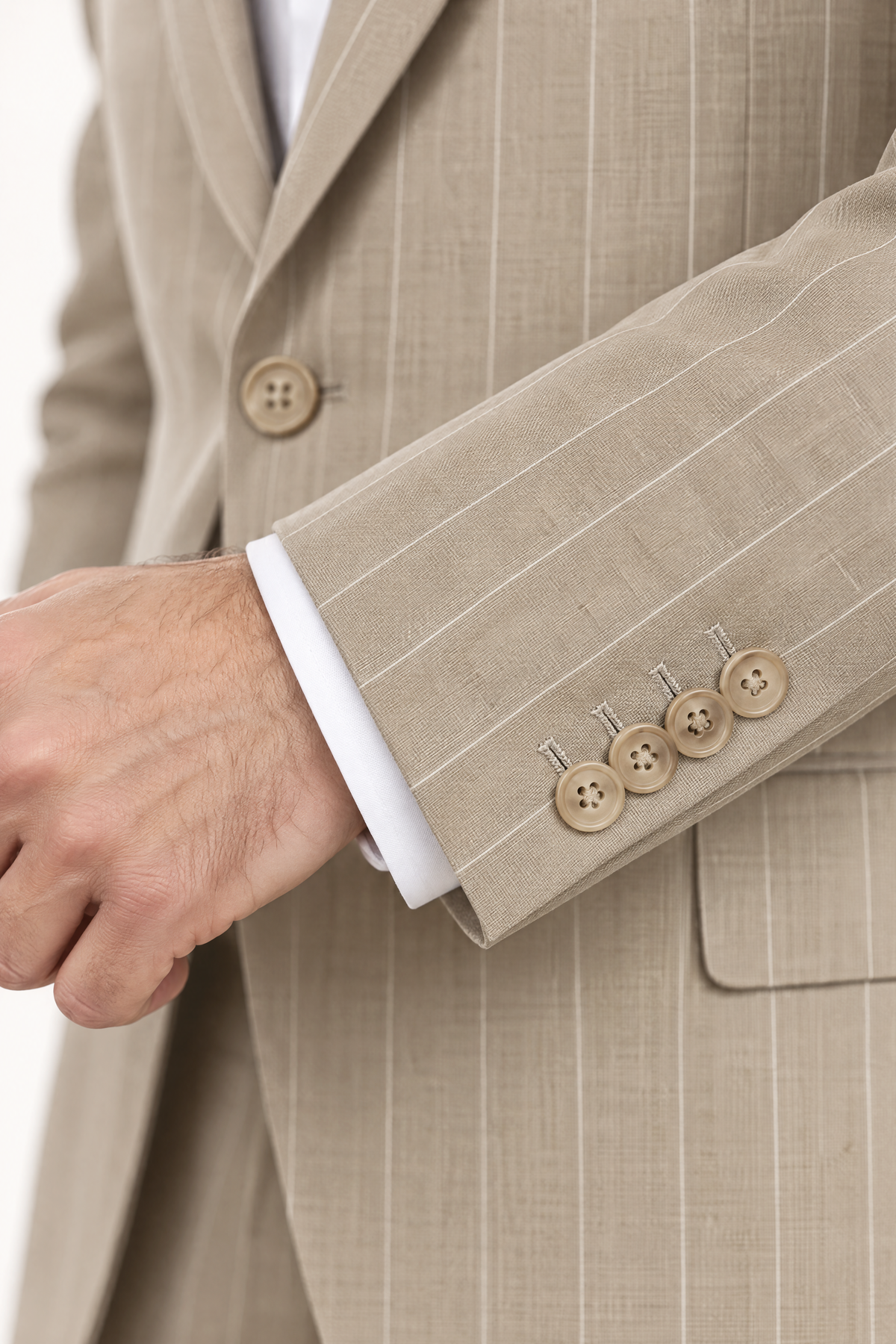 Tuscany Sand Banda Suit — mouwafwerking met kissing buttons