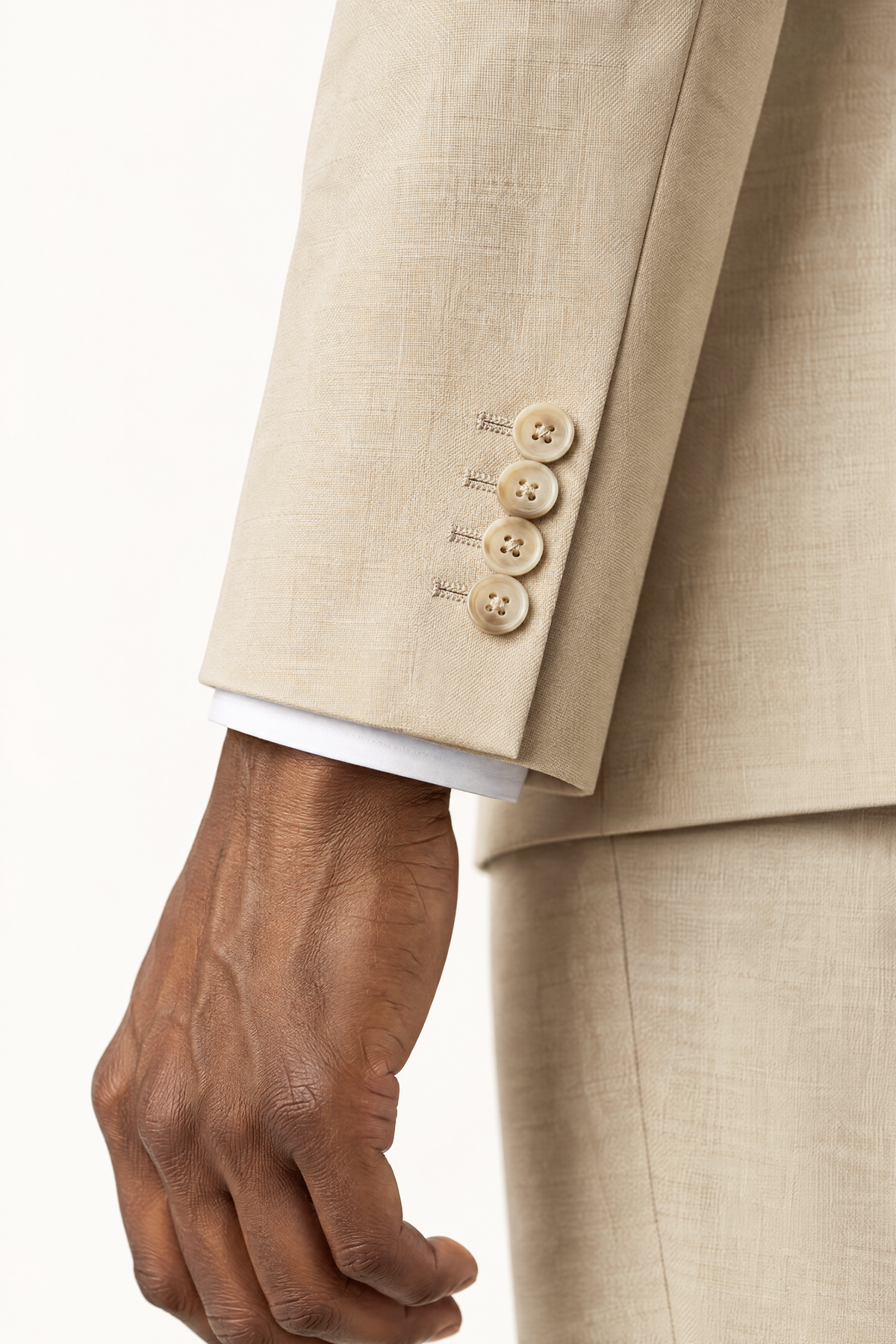 Tuscany Sand Suit — mouwafwerking met kissing buttons