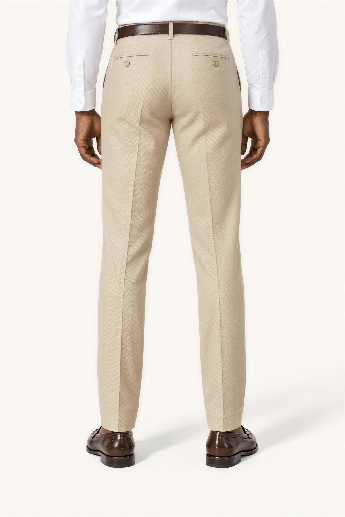 Tuscany Sand Suit — pantalon op model, achteraanzicht